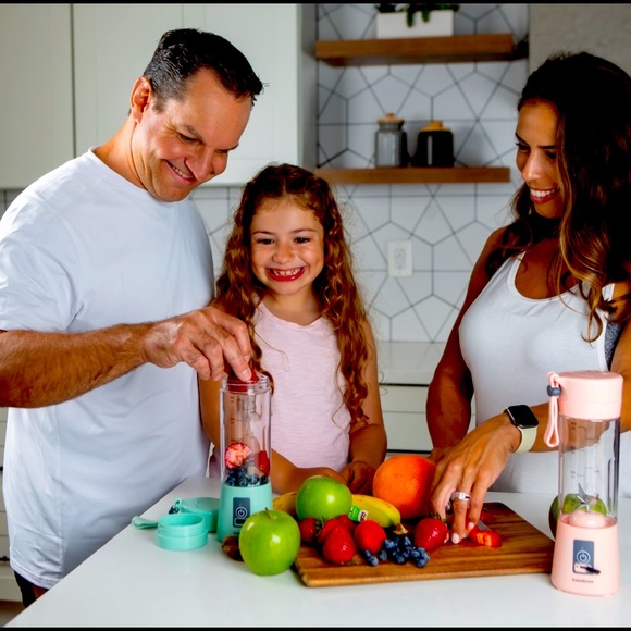 NEW KAMARAMA Portable Rechargeable Juice Shake Smoothie Blender Black - Picture 5 of 15